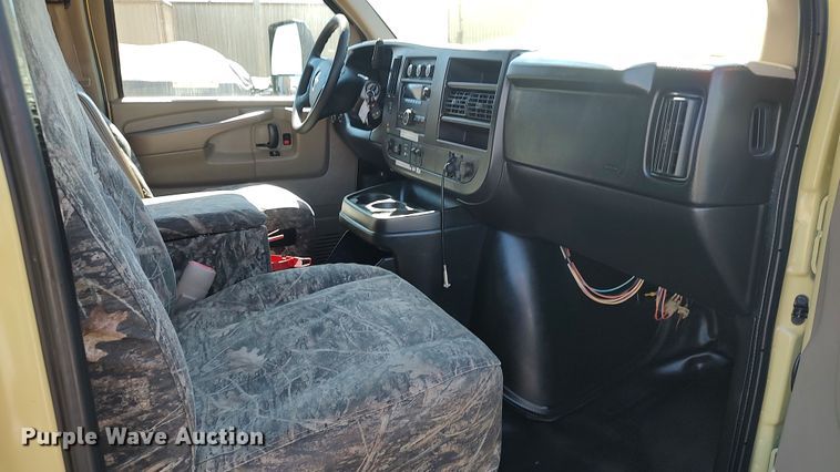 image for item LK9949 2014 GMC Savana G4500  refrigerated delivery van