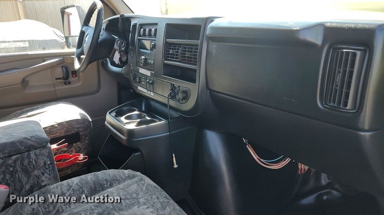 image for item LK9949 2014 GMC Savana G4500  refrigerated delivery van