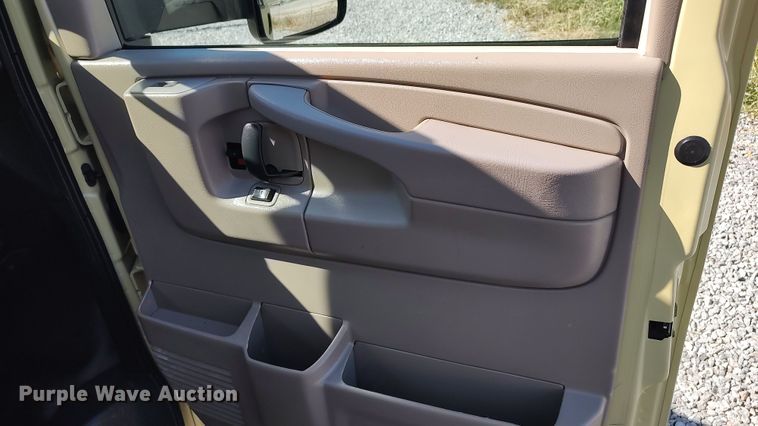 image for item LK9949 2014 GMC Savana G4500  refrigerated delivery van