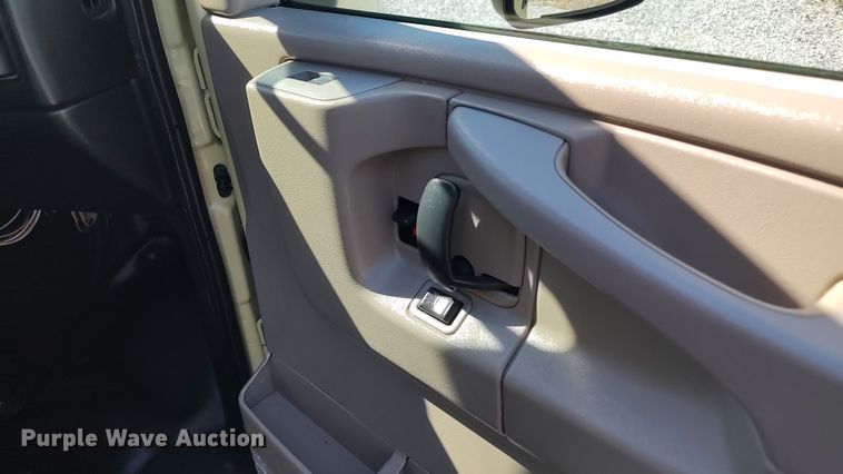 image for item LK9949 2014 GMC Savana G4500  refrigerated delivery van