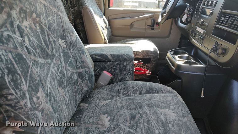 image for item LK9949 2014 GMC Savana G4500  refrigerated delivery van