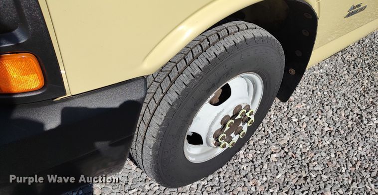 image for item LK9949 2014 GMC Savana G4500  refrigerated delivery van