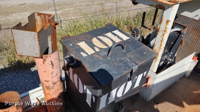 image for item LK9950 2010 Freightliner Business Class M2  Crew Cab utility / service truck