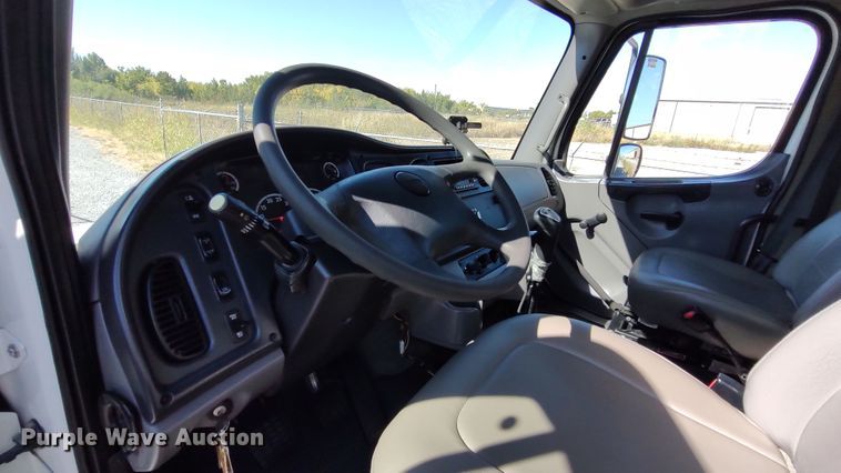 image for item LK9950 2010 Freightliner Business Class M2  Crew Cab utility / service truck