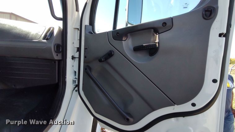 image for item LK9950 2010 Freightliner Business Class M2  Crew Cab utility / service truck