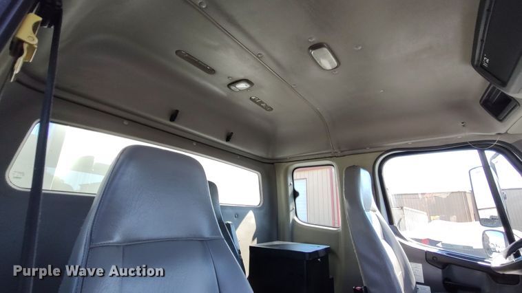 image for item LK9950 2010 Freightliner Business Class M2  Crew Cab utility / service truck