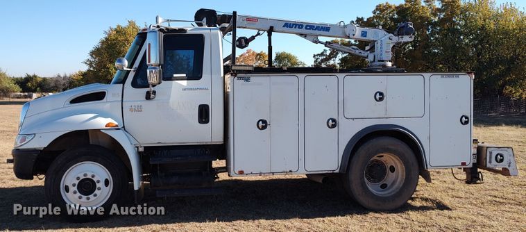 image for item LK9961 2007 International 4200  utility / service truck
