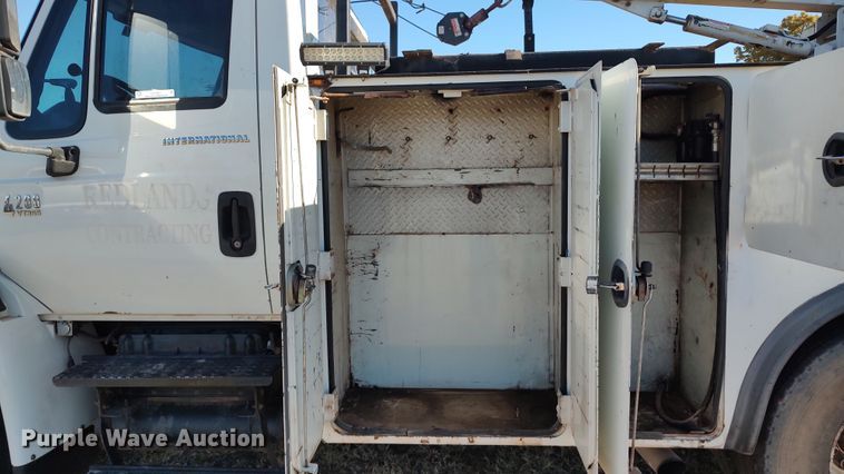 image for item LK9961 2007 International 4200  utility / service truck