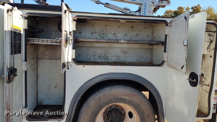 image for item LK9961 2007 International 4200  utility / service truck