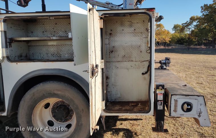 image for item LK9961 2007 International 4200  utility / service truck