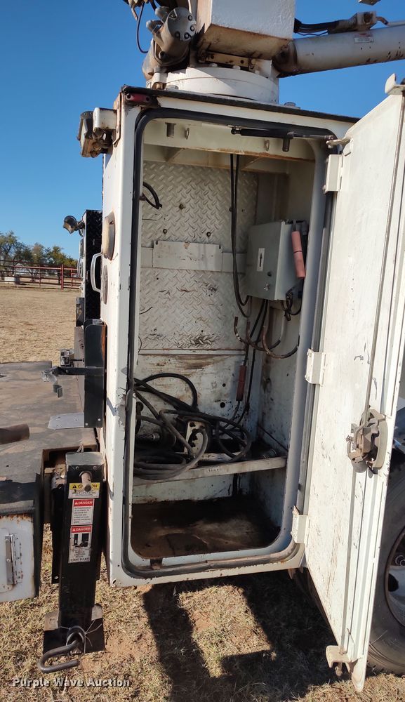 image for item LK9961 2007 International 4200  utility / service truck