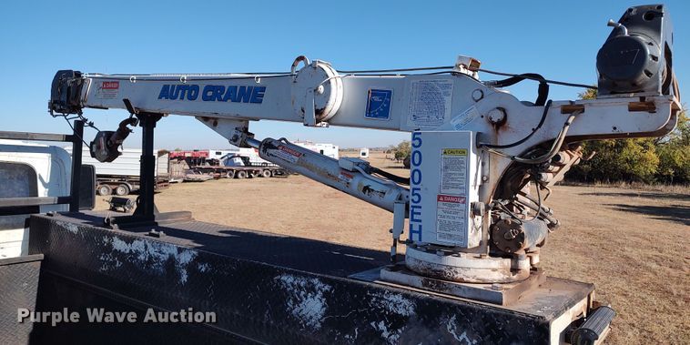 image for item LK9961 2007 International 4200  utility / service truck