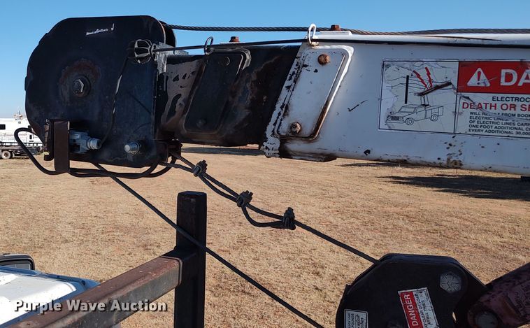 image for item LK9961 2007 International 4200  utility / service truck