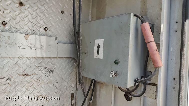 image for item LK9961 2007 International 4200  utility / service truck