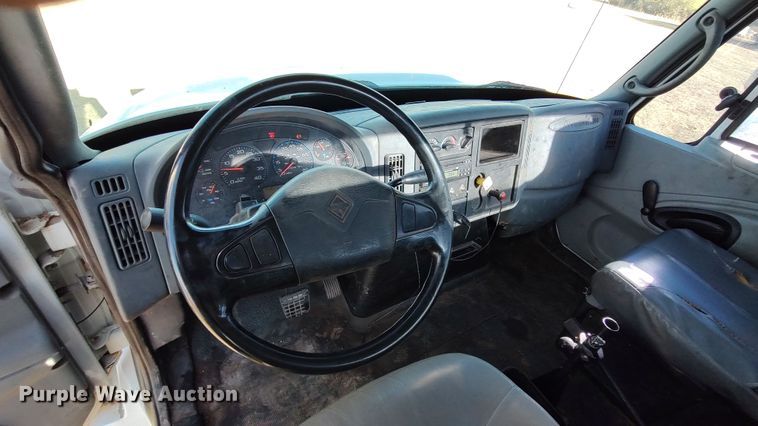 image for item LK9961 2007 International 4200  utility / service truck