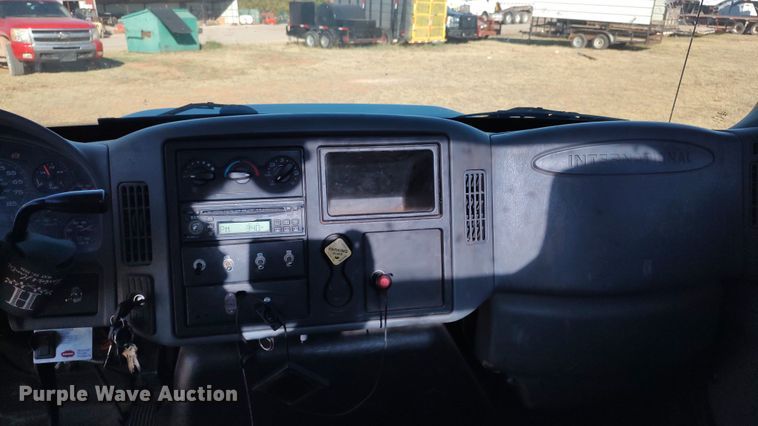 image for item LK9961 2007 International 4200  utility / service truck