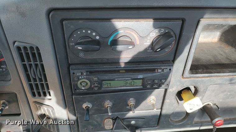 image for item LK9961 2007 International 4200  utility / service truck