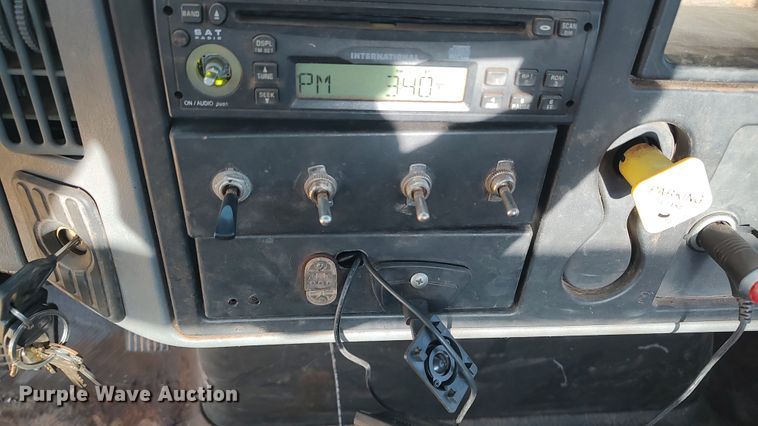 image for item LK9961 2007 International 4200  utility / service truck