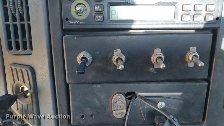 image for item LK9961 2007 International 4200  utility / service truck