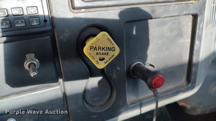 image for item LK9961 2007 International 4200  utility / service truck