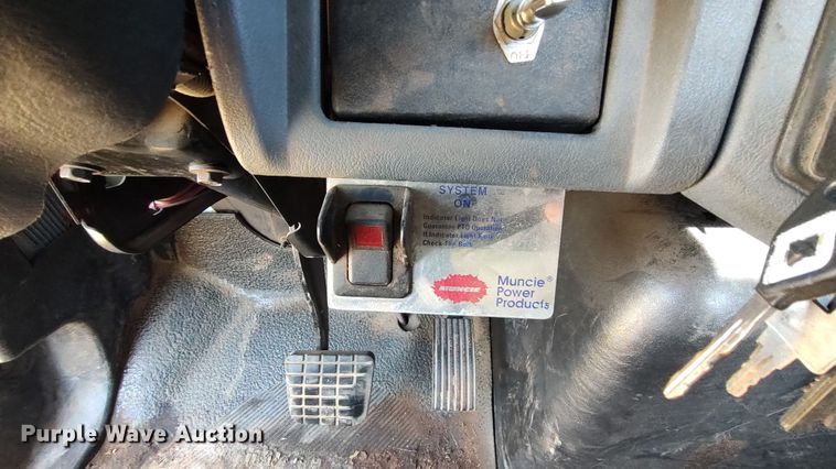 image for item LK9961 2007 International 4200  utility / service truck