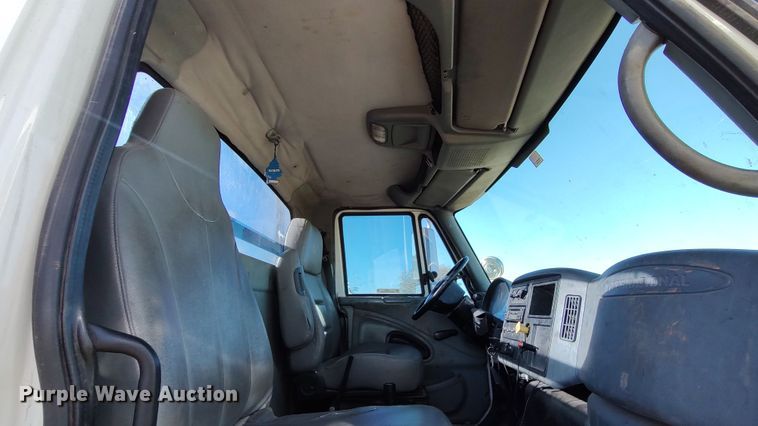 image for item LK9961 2007 International 4200  utility / service truck