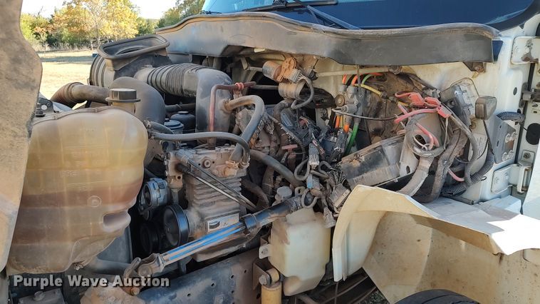 image for item LK9961 2007 International 4200  utility / service truck