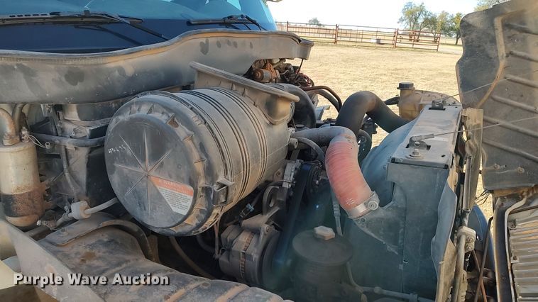 image for item LK9961 2007 International 4200  utility / service truck