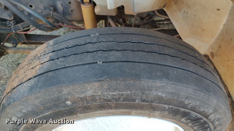 image for item LK9961 2007 International 4200  utility / service truck