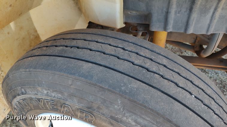 image for item LK9961 2007 International 4200  utility / service truck