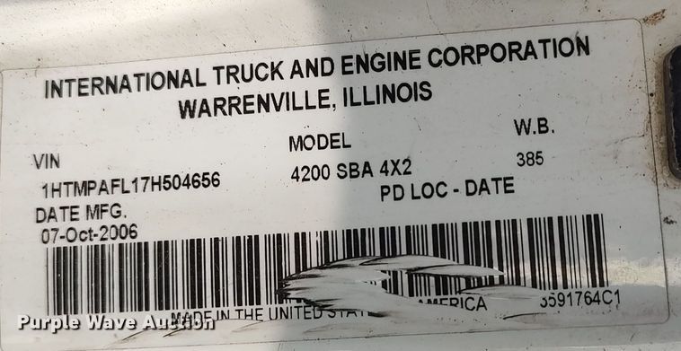 image for item LK9961 2007 International 4200  utility / service truck