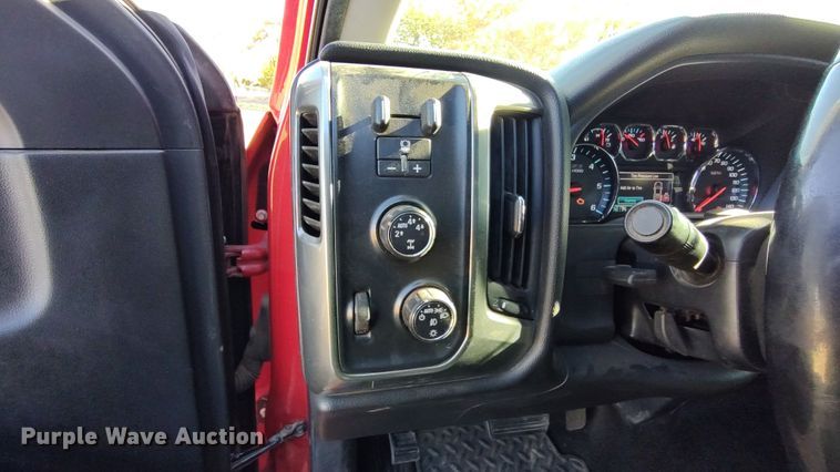 image for item LK9964 2016 Chevrolet Silverado 1500  Crew Cab pickup truck