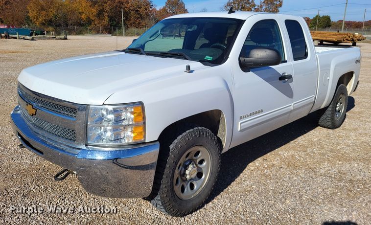 image for item LR9074 2012 Chevrolet Silverado 1500  Ext. Cab pickup truck