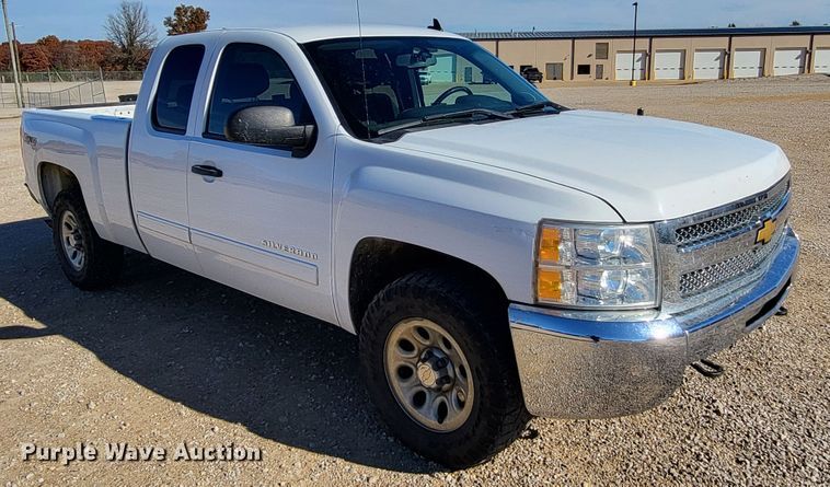 image for item LR9074 2012 Chevrolet Silverado 1500  Ext. Cab pickup truck