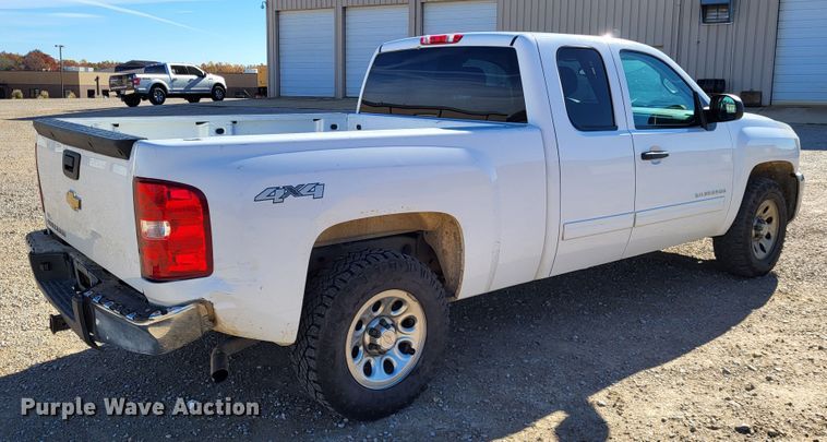 image for item LR9074 2012 Chevrolet Silverado 1500  Ext. Cab pickup truck