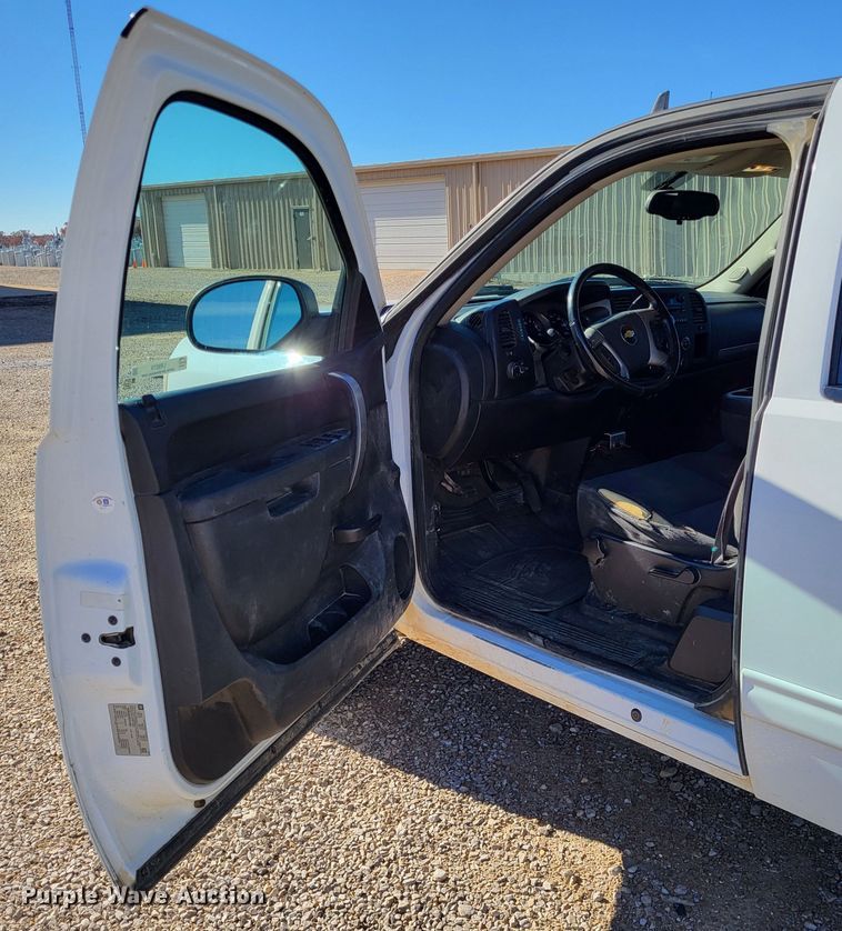 image for item LR9074 2012 Chevrolet Silverado 1500  Ext. Cab pickup truck