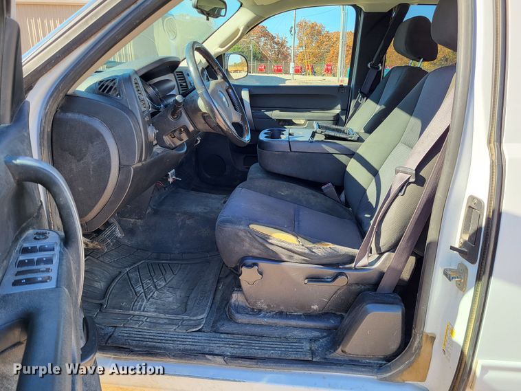 image for item LR9074 2012 Chevrolet Silverado 1500  Ext. Cab pickup truck