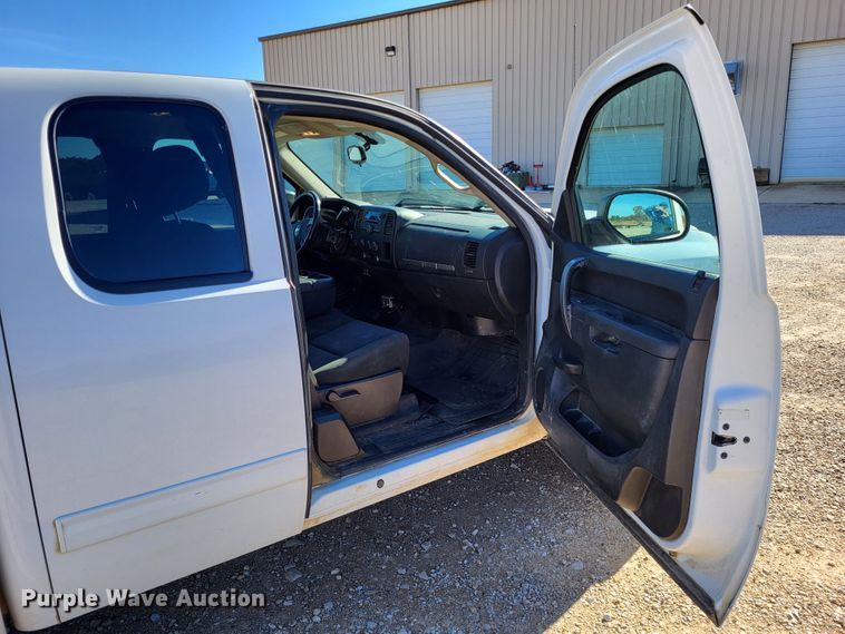 image for item LR9074 2012 Chevrolet Silverado 1500  Ext. Cab pickup truck