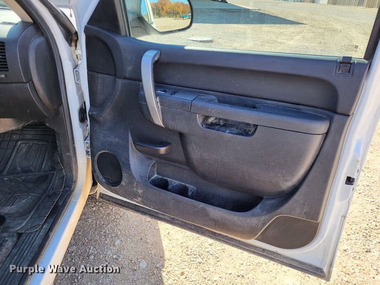 image for item LR9074 2012 Chevrolet Silverado 1500  Ext. Cab pickup truck