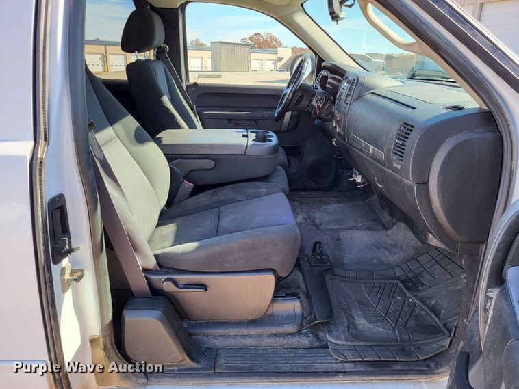 image for item LR9074 2012 Chevrolet Silverado 1500  Ext. Cab pickup truck