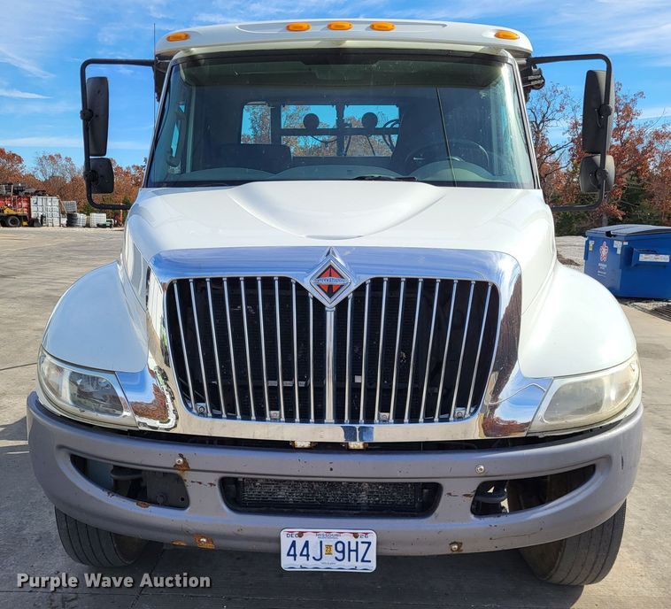 image for item LR9076 2014 International DuraStar 4300  roll-off container truck