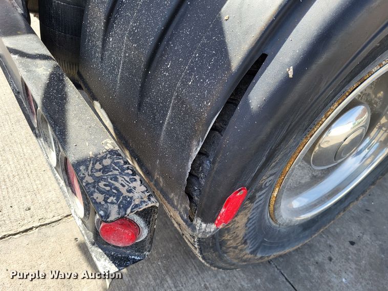 image for item LR9076 2014 International DuraStar 4300  roll-off container truck