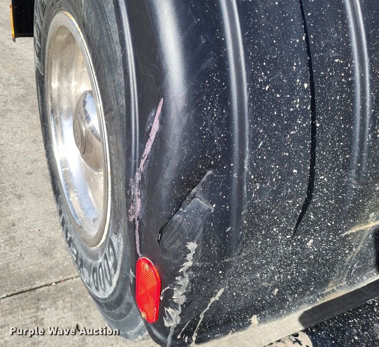 image for item LR9076 2014 International DuraStar 4300  roll-off container truck