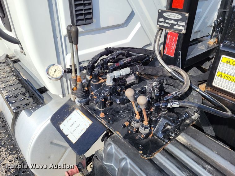 image for item LR9076 2014 International DuraStar 4300  roll-off container truck