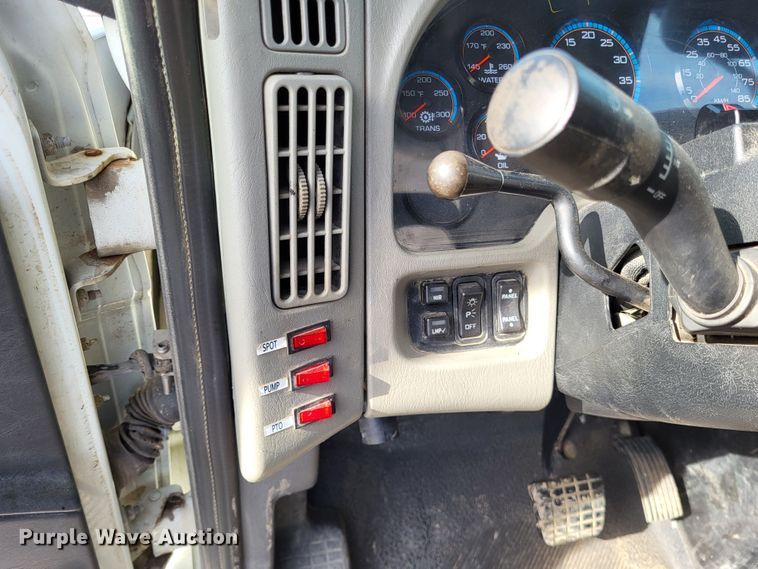 image for item LR9076 2014 International DuraStar 4300  roll-off container truck