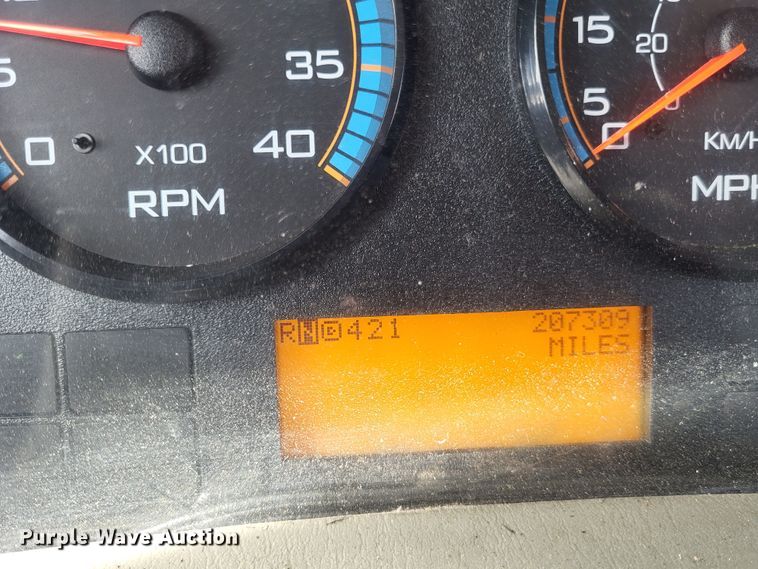 image for item LR9076 2014 International DuraStar 4300  roll-off container truck