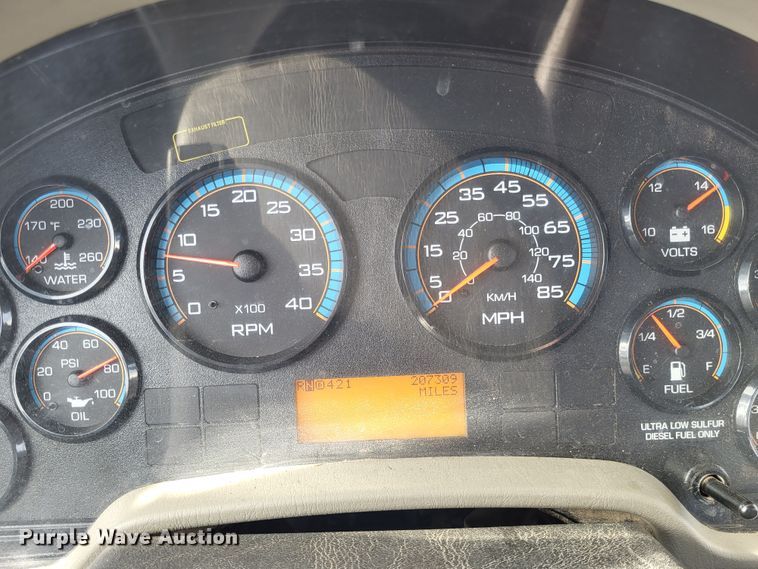 image for item LR9076 2014 International DuraStar 4300  roll-off container truck