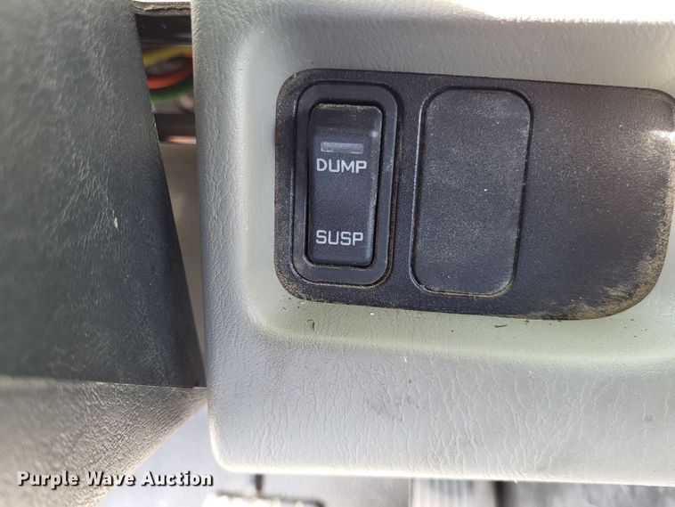 image for item LR9076 2014 International DuraStar 4300  roll-off container truck