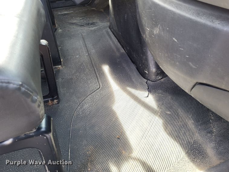 image for item LR9076 2014 International DuraStar 4300  roll-off container truck