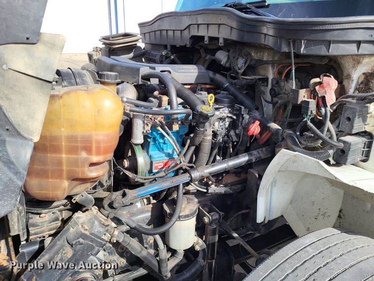 image for item LR9076 2014 International DuraStar 4300  roll-off container truck